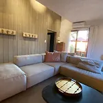 Maison Conviviale, Vue *
