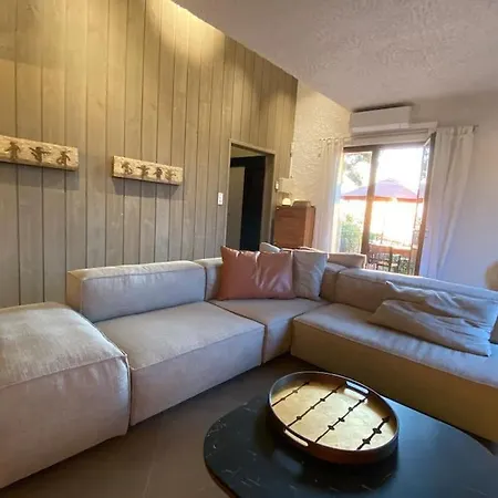 Maison Conviviale, Vue *